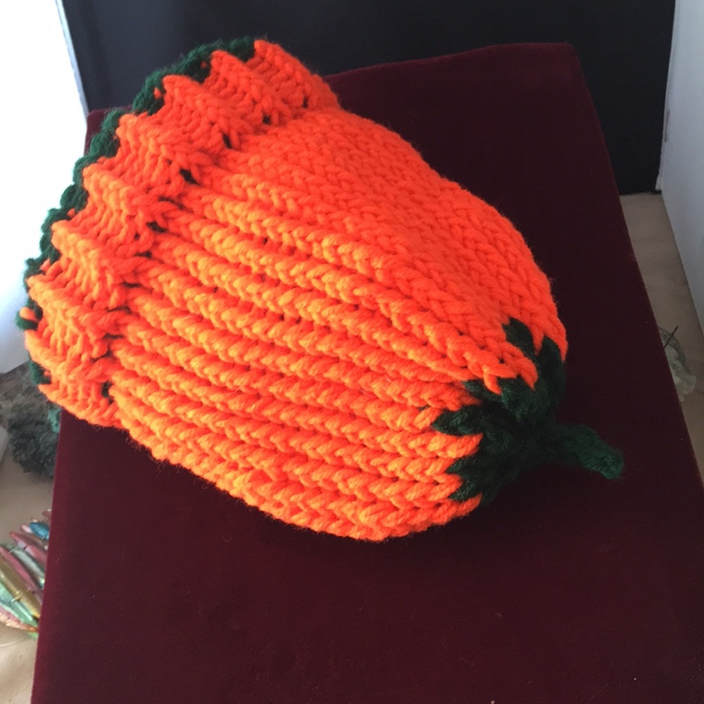 🩸Kids Pumpkin Beanie Hand Loomed🩸